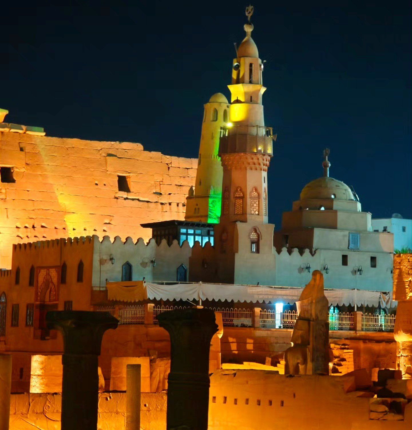الإضاءة الليلة تشع نورها على مسجد سيدى أبوالحجاج الإضاءة الليلة تشع نورها على مسجد سيدى أبوالحجاج