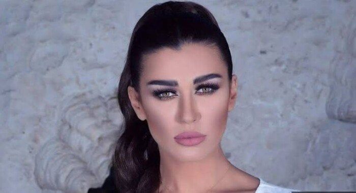 «نادين الراسي» تنتقد متحدث جيش الاحتلال لإضراره بالسياحة في بلدها