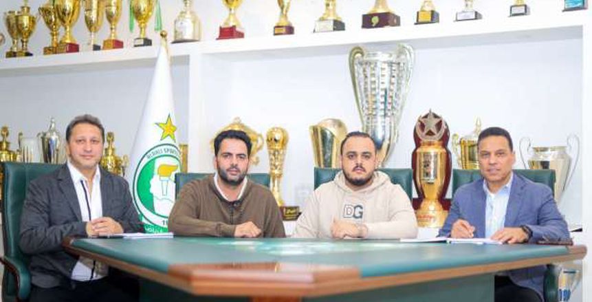 جمهور السويحلي يقتحم ملعب مباراة الأهلي الليبي.. ماذا حدث لـ حسام البدري؟