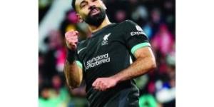 سلوت يرفض الحديث عن مستقبل محمد صلاح مع ليفربول