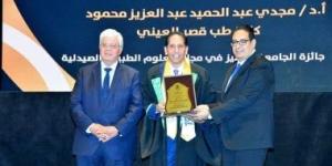 تكريم دكتور مجدى عبد الحميد لحصوله على جائزة التميز في علوم الطب من جامعة القاهرة