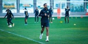 أحمد ياسر ريان يبدأ بتدريبات الجرى حول الملعب ضمن برنامجه التأهيلى