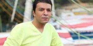 مصطفى كامل يزور أشرف زكي ويتمنى له الشفاء بعد أزمته الصحية