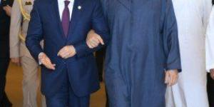 الرئيس المصري والشيخ محمد بن زايد يعقدان اجتماعًا لبحث العلاقات الثنائية بين البلدين وسبل تعزيزها