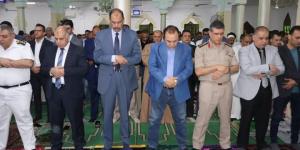 محافظ سوهاج يؤدي صلاة عيد الأضحى بمسجد "الشرطة"بمدينة ناصر