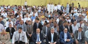 بساحة أرض الملاعب.. محافظ أسيوط يؤدي صلاة عيد الأضحى وسط حشود جماهيرية