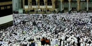 في أجواء روحانية… الحجاج يحتفلون بعيد الأضحى ويؤدون رمي الجمرات بمِنى”