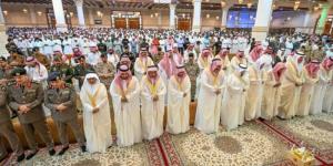 أمير منطقة حائل ونائبه يؤديان صلاة عيد الأضحى