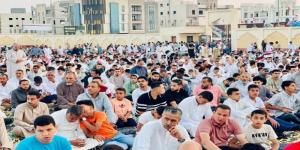 حشود كبيرة من المصلين يؤدون صلاة العيد بالمجمع الاسلامي بمدينة السادات