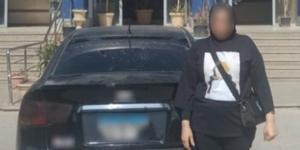 ضبط متهمة بثنى لوحات سيارتها للهروب من المخالفات