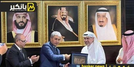 وزير السياحة بيعمل إيه في السعودية.. مفاجأة من الآخر