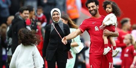 قبل مواجهة ليستر.. محمد صلاح يحتفل مع أسرته بالكريسماس