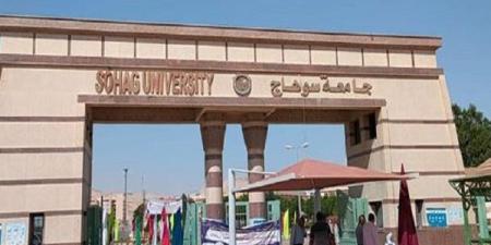 خير بلدنا..جامعة سوهاج تنظم معرض للملابس والأقمشة المجاني