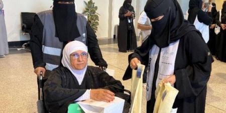 المدينة ترصد جهود متطوعي تعليم الطائف في استقبال ضيوف الرحمن