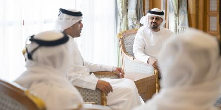 ذياب بن محمد بن زايد يستقبل وزير المواصلات القطري