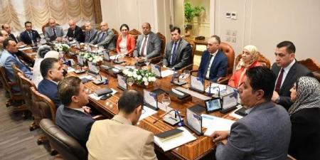وزير الشباب يبحث مع قيادات الوزارة خطة العمل خلال الفترة المقبلة