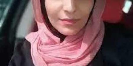 ناشطة تبحث عن فرصة عمل خارج اليمن لتأمين حياة ”كريمة” لها ولأسرتها