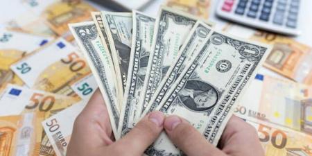 الدولار يتراجع مع تقييم المتداولين لتوقعات الرسوم الجمركية