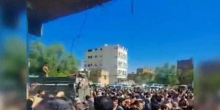 الحوثيون يحشدون المواطنين لتشييع قتلى بجامع الحشوش.. وعندما وصلوا كانت المفاجأة! (فيديو)