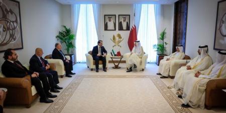الوزير الشيباني يلتقي والوفد الوزاري المرافق رئيس مجلس الوزراء وزير الخارجية القطري في الدوحة
