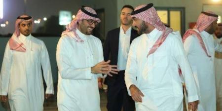 وزير الرياضة يزور مرافق وأكاديمية وملاعب السيدات في نادي القادسية