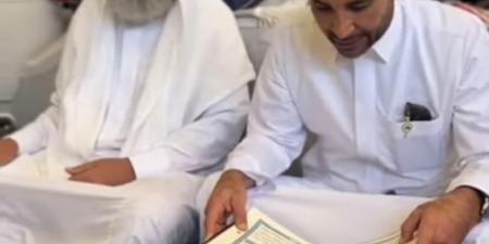 أحمد سعد يتلو القرآن الكريم من داخل المسجد النبوي.. صورة