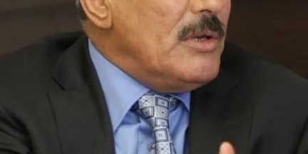 استغلال صورة الزعيم الراحل.. شباب المؤتمر بمأرب يفضح محاولات الحوثي لتزوير التاريخ