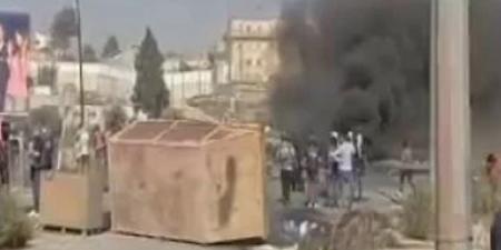 مستوطنون يهاجمون قرى شرق رام الله.. وحرائق في ممتلكات الفلسطينيين