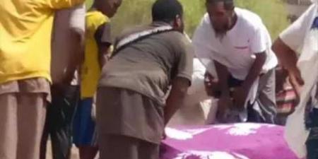 دموع وأكفان في عدن.. جنازة الشابة عبير تحمل رسالة للجميع