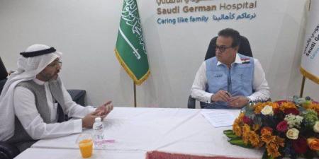 وزير الصحة المصري يعقد اجتماعًا عاجلًا مع رئيس بعثة الحج الطبية فور وصوله إلى الأراضي المقدسة