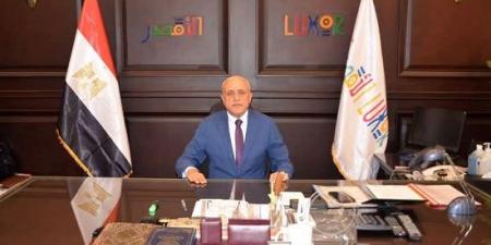 محافظ الأقصر يعتمد أكبر حركة ترقيات للعاملين