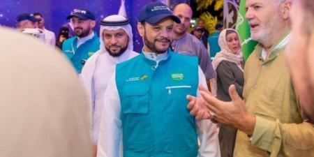 مساعد وزير الموارد البشرية والتنمية الاجتماعية يزور مقر مبادرة أنورت