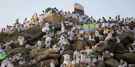 حجاج بيت الله الحرام ينفرون من عرفات إلى مشعر مزدلفة