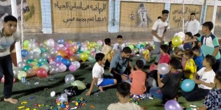ساحات تزيين بالبالونات ولافتات التهنئة بكفر الشيخ