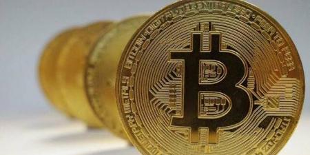 "بيتكوين" فوق 106 آلاف دولار