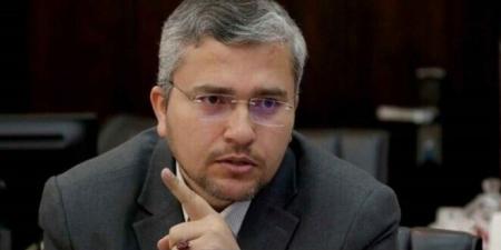 نائب إيراني: لا يحق للأميركيين ابتزاز الشعب الإيراني ولن نتنازل عن حقنا بتخصيب اليورانيوم
