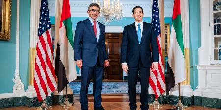 عبدالله بن زايد يلتقي وزير الخارجية الأميركي ويبحثان العلاقات الإستراتيجية والتطورات الإقليمية