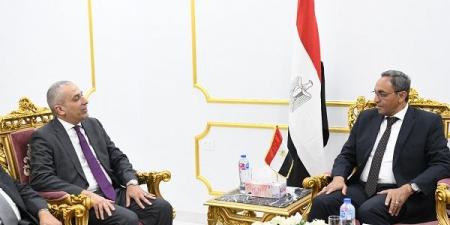محافظ قنا يبحث مع البنك الزراعي المصري دعم المشروعات الزراعية