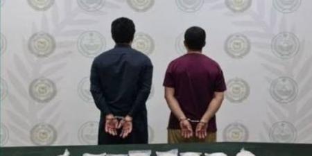 القبض على مُقِيْمَين بالرياض روّجا (11.7) كجم من (الشبو)