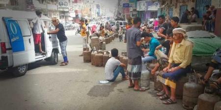 مدير الغاز بتعز يوضح أسباب أزمة الغاز بالمحافظة وبدء انفراج الأزمة