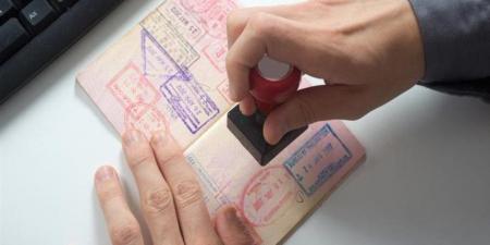 الحالات الممنوعة.. خطوات تمديد تأشيرة الزيارة العائلية السعودية عبر منصة أبشر