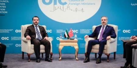 الوزير الشيباني يلتقي نظيره التركي على هامش أعمال الدورة الـ 51 لمجلس وزراء خارجية الدول الأعضاء في منظمة التعاون الإسلامي