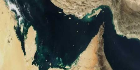 إيران تدرس إغلاق مضيق هرمز.. والولايات المتحدة تحذّر: ”انتحار”