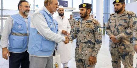 الودعاني يقف ميدانيًا على سير عمل منسوبي حرس الحدود والخدمات المقدمة لضيوف الرحمن في منفذ جديدة عرعر
