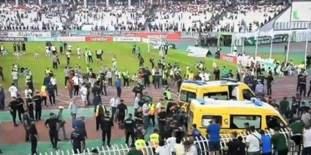 سقوط مشجعين من المدرجات يفسد احتفالات مولودية الجزائر بلقب الدوري