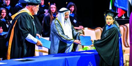 سلطان القاسمي يشهد تخريج الدفعة الثالثة من طلبة أكاديمية الشارقة للفنون الأدائية
