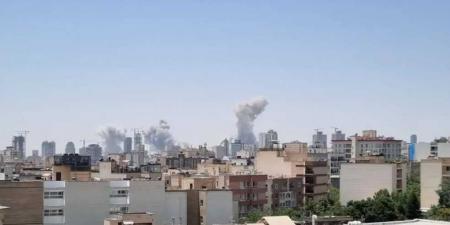 إسرائيل تقصف بوابة سجن “إيفين” سيئ السمعة .. أبرز معتقل للسجناء السياسيين والجواسيس في إيران ( فيديو)