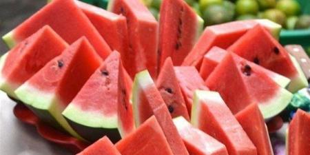 فوائد مذهلة لتناول البطيخ على معدة فارغة... جربها صباحًا