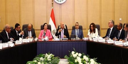 في اجتماع حاسم.. الحكومة تسحب أراضي المصانع غير الجادة
