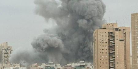 إعلام إسرائيلي: إصابة مبنى في بئر السبع بشكل مباشر إثر سقوط صاروخ إيراني